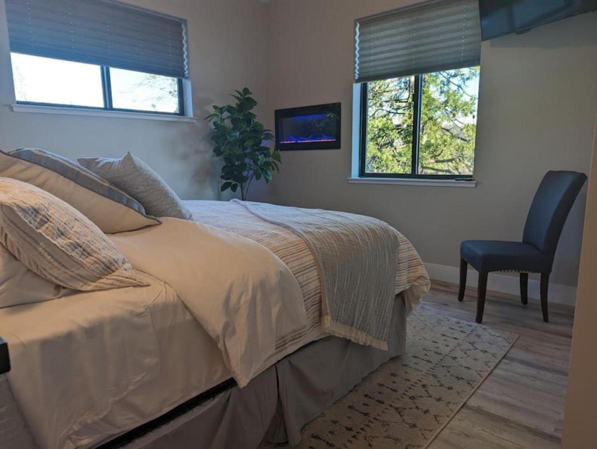 New Modern Home-Valley View-Central Camino Exterior photo